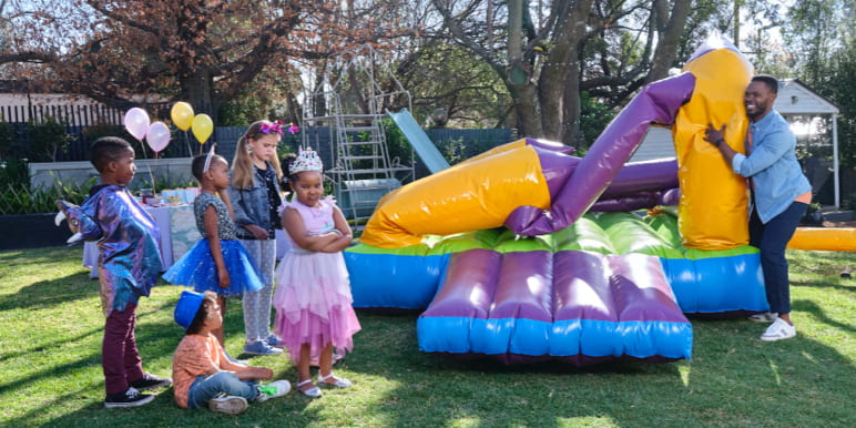 A father trying to hold up a collapsing jumping castle at his daughter’s birthday party as the kids look on disappointed. Does your medical aid not live up to your expectations? Then it’s time to #MoveToMomentum