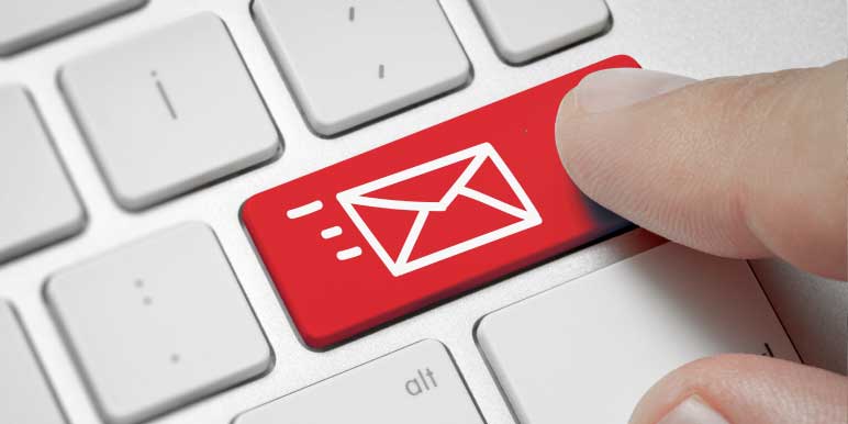 Pulsante tastiera rossa con icona e -mail che indica che l'e -mail è stata inviata